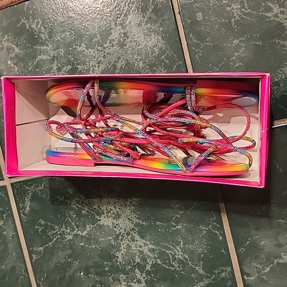 Sandals - Picture 4 of 4